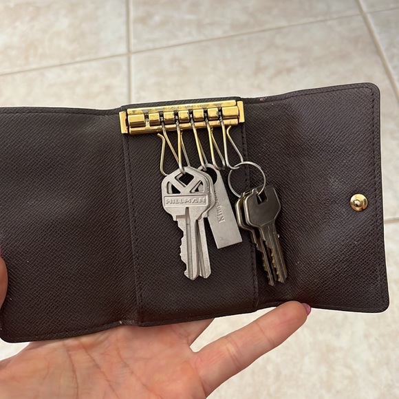 Louis Vuitton Key Holder - Picture 3 of 4